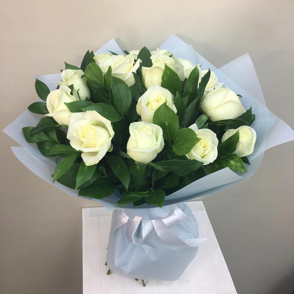 Букет 15 Белых роз Проуд в Сычёво
