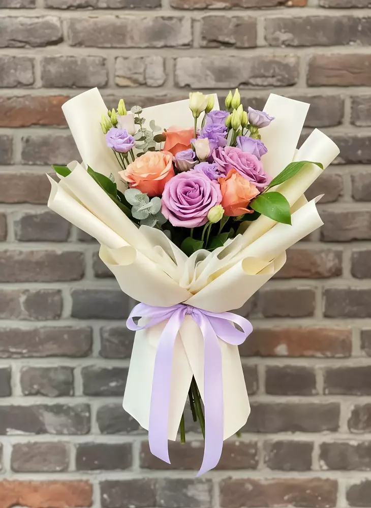 Букет цветов из: Лизиантусы и Розы в Сычёво