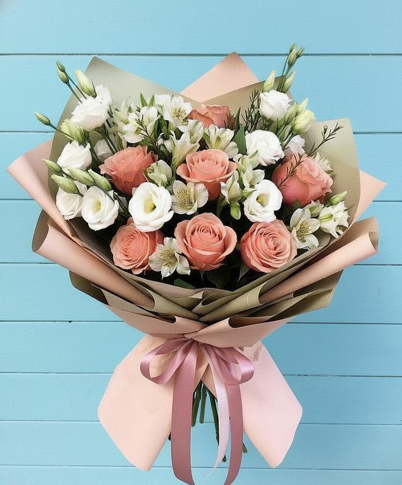 Букет цветов из: Розы, Альстромерии и Лизиантусы в Сычёво