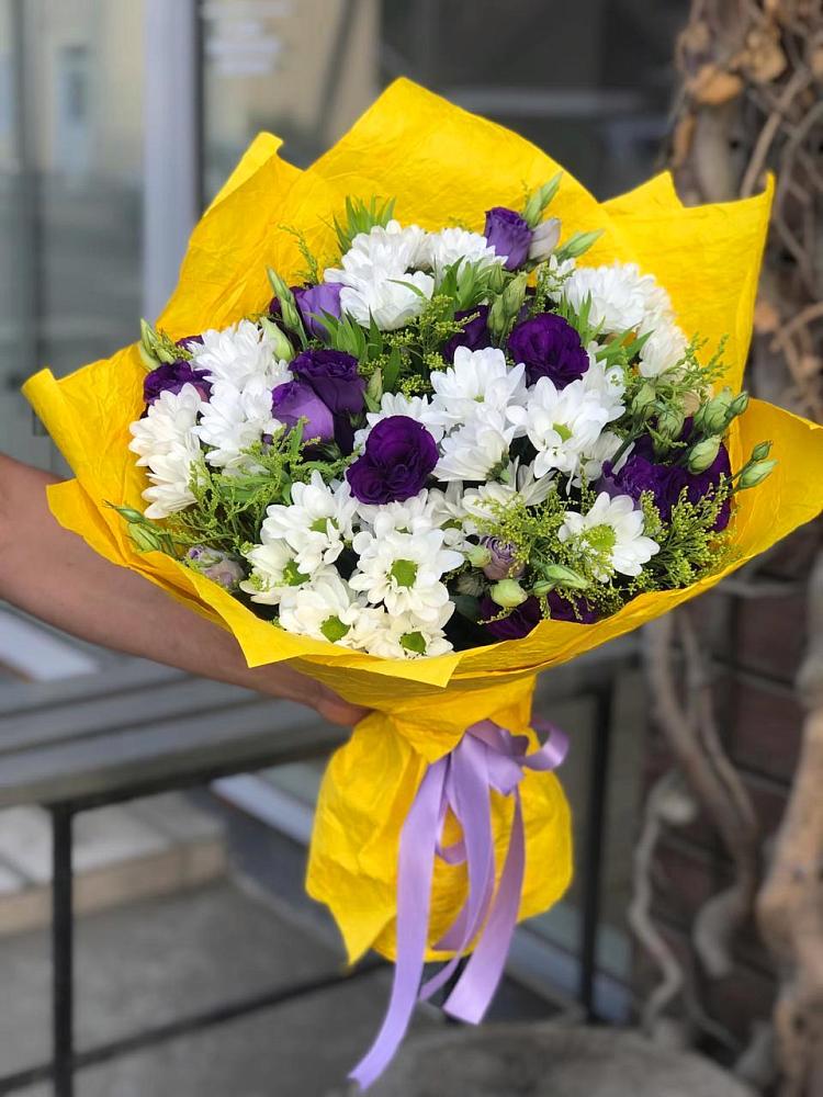 Букет цветов из: Ирисы, Хризантемы и Ромашки в Сычёво