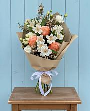 Букет цветов из:  Альстромерии, Лизиантусы, Розы и Хризантемы #REPLACE_PRED# Сычёво