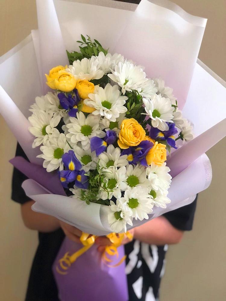 Букет цветов из: Ирисы, Хризантемы и Розы в Сычёво