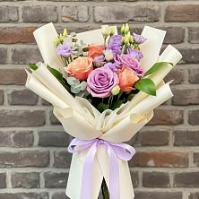 Букет цветов из:  Лизиантусы и Розы в Сычёво