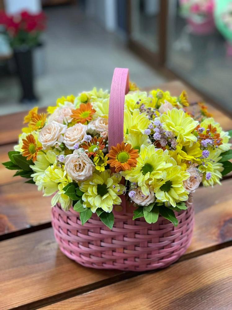Цветочная композиция из Хризантемы и Розы в корзине в Сычёво