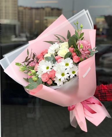 Букет цветов из: Розы, Лизиантусы и Хризантемы в Сычёво